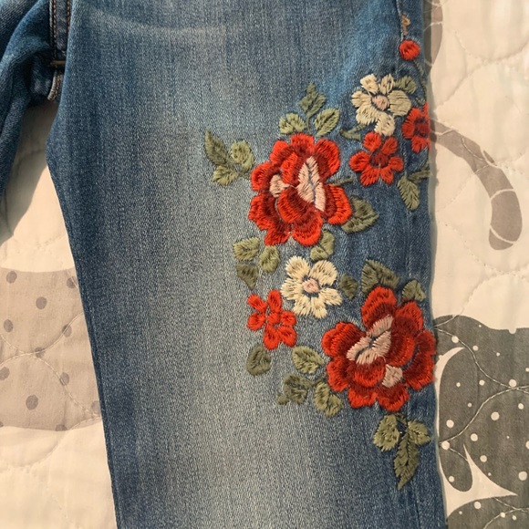 NWOT Express High Rise Stretch Legging Jeans with Embroidery, Size 00R(Regular) - Picture 5 of 9